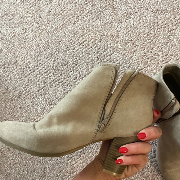 Heeled booties - Picture 2 of 6